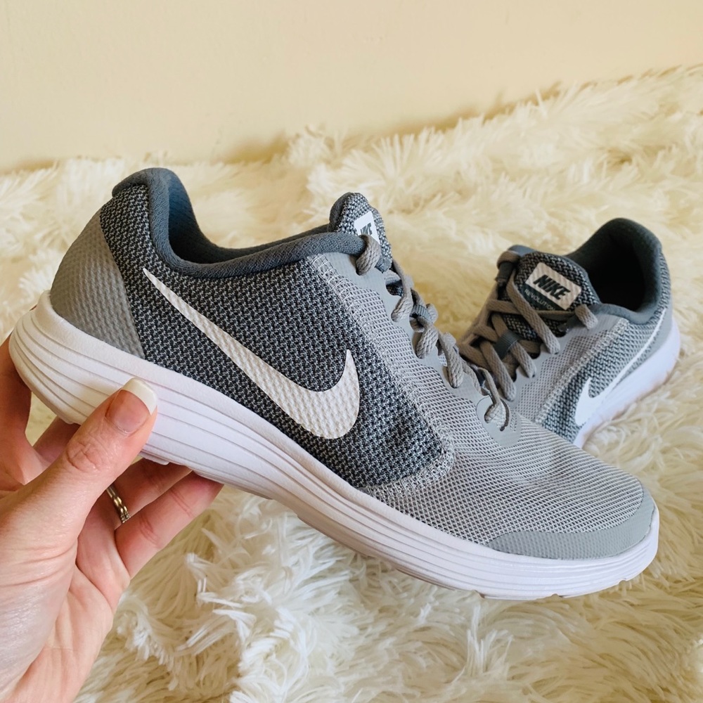 Nike Revolution